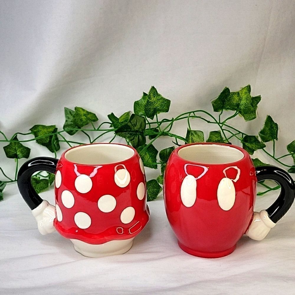 Disney. Mickey and Minnie Mug Set. EUC